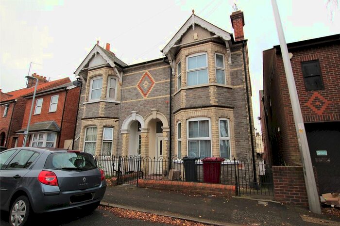 3 Bedroom Semi-Detached House To Rent In Winchester Road, Reading RG2
