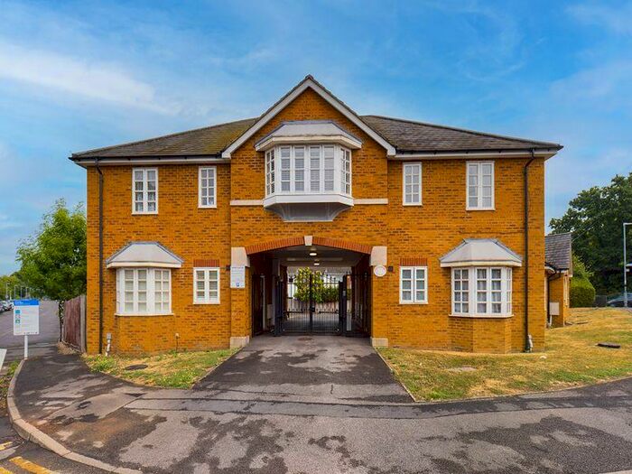 1 Bedroom Flat To Rent In Chessington Road, Ewell West., KT17