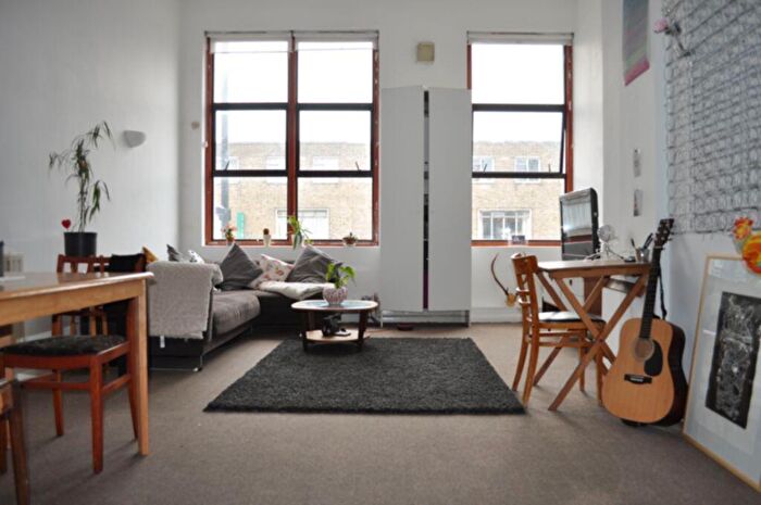 2 Bedroom Flat To Rent In Bethnal Green Road, London, E2