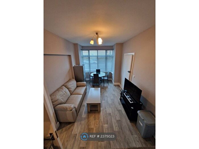 3 Bedroom Terraced House To Rent In Kingsway, Hove, BN3