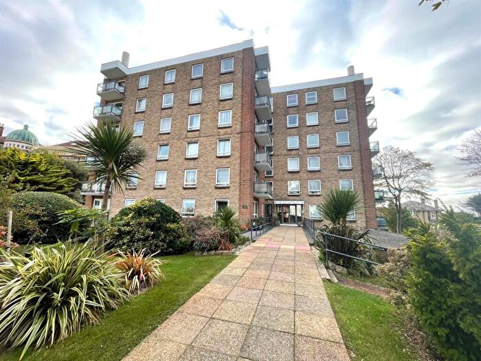 2 Bedroom Flat For Sale In Owls Road, Bournemouth, BH5