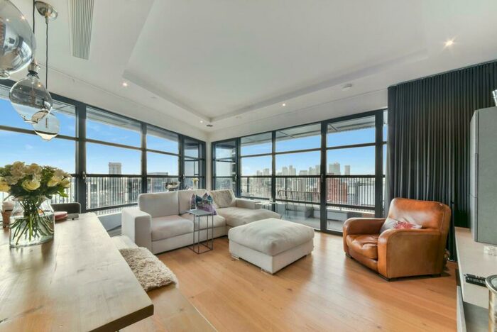 2 Bedroom Apartment To Rent In Bridgewater House, London City Island, London, E14