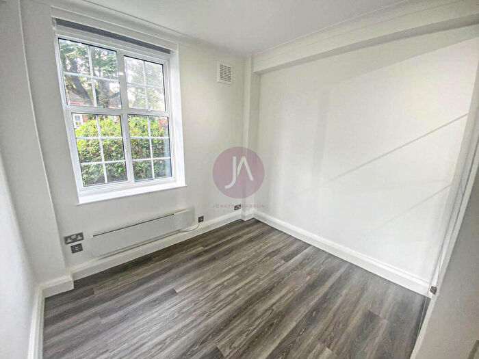 Apartment To Rent In Mortimer Court, St. Johns Wood, London, NW8