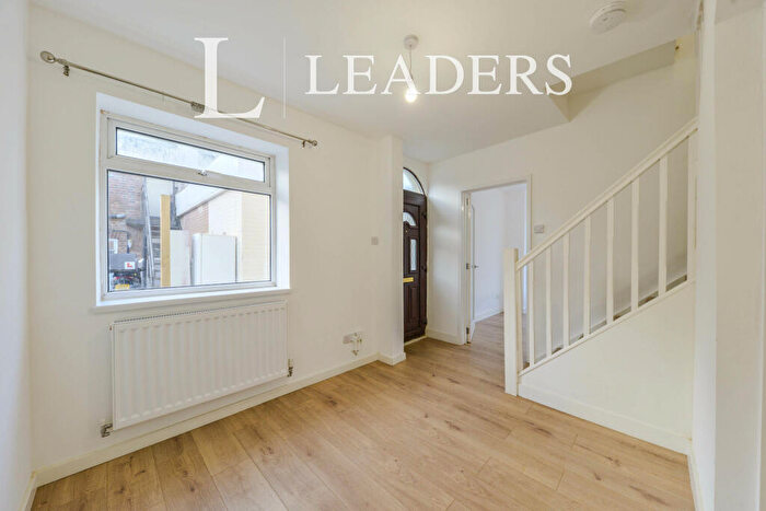 2 Bedroom End Of Terrace House To Rent In Sandfield Road, AL1