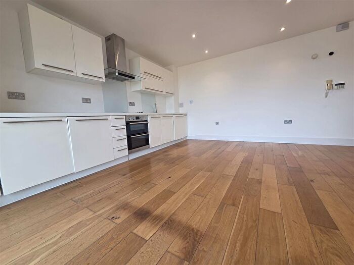 2 Bedroom Flat To Rent In Hardwicks Square, London, SW18