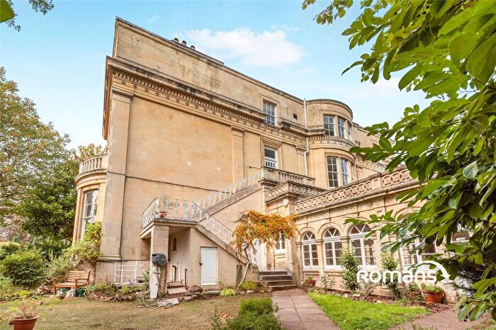 3 Bedroom Flat To Rent In Clifton Park, Bristol, BS8