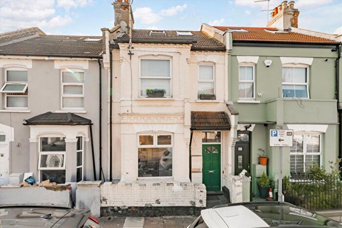 1 Bedroom Flat To Rent In Napier Road, Kensal Green, NW10