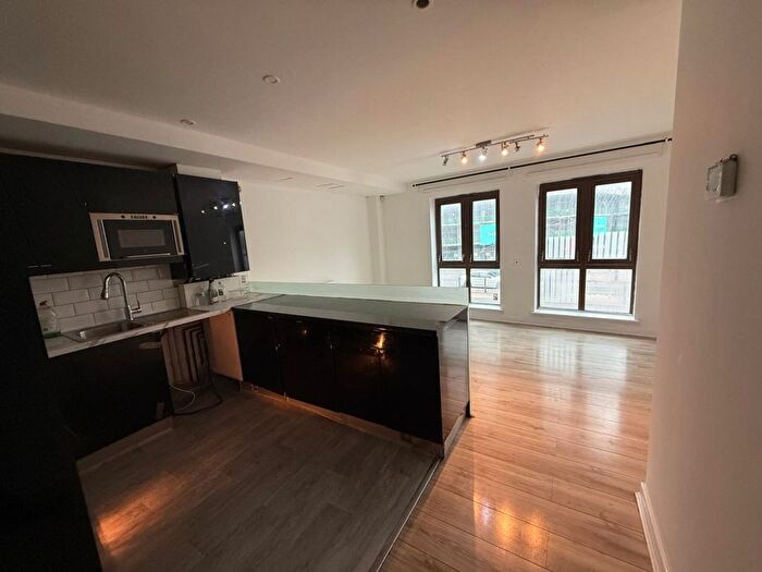 2 Bedroom Flat To Rent In Follett Street, London, E14