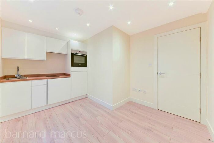 1 Bedroom Apartment To Rent In High Street, Woking, GU21