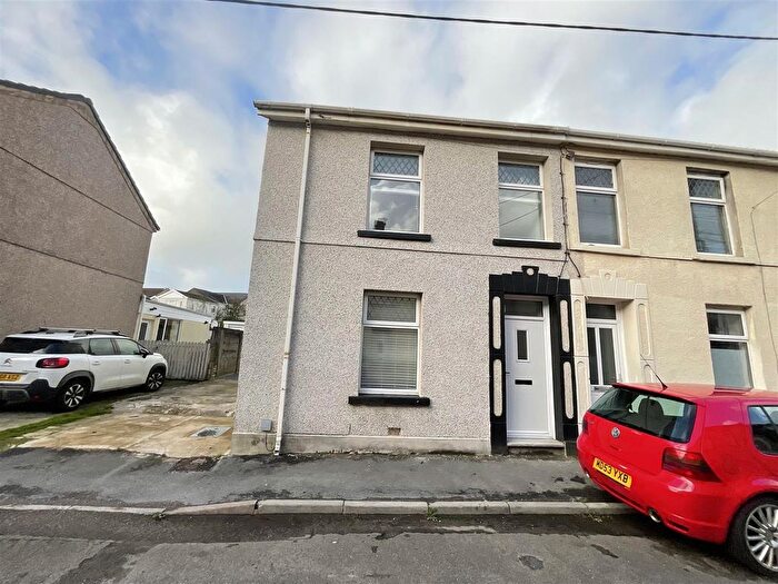 3 Bedroom Semi-Detached House To Rent In Mansel Street, Burry Port, SA16