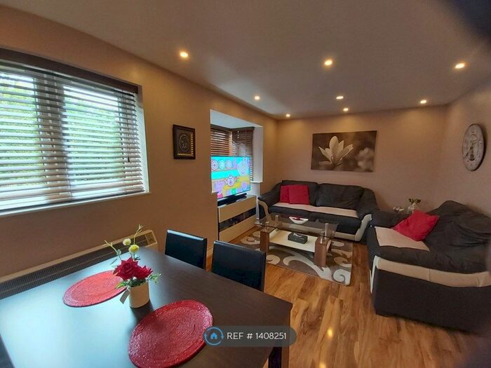 2 Bedroom Flat To Rent In Falcon Way, London, NW9