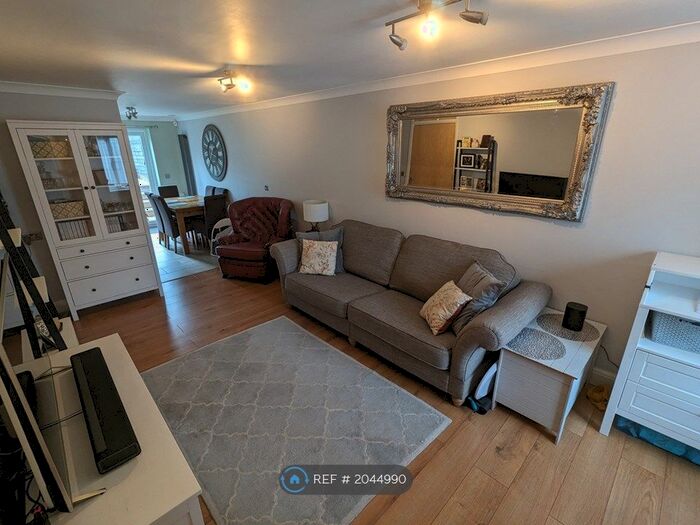 3 Bedroom Terraced House To Rent In Weston Court, Bristol, BS11