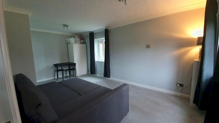 1 Bedroom Flat To Rent In Swan Drive, London, NW9