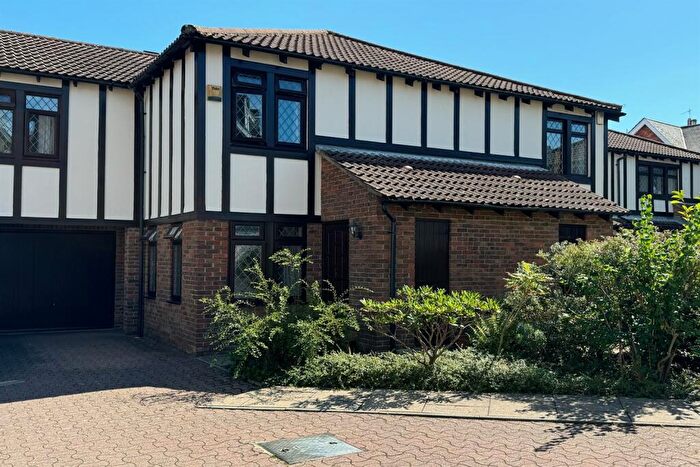 2 Bedroom House To Rent In Bedroom Terraced House In Town Centre, BH2