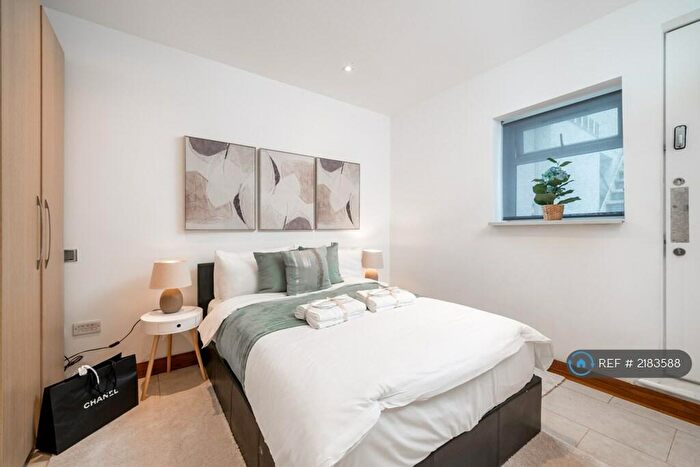 Studio To Rent In Bell Street, London, NW1