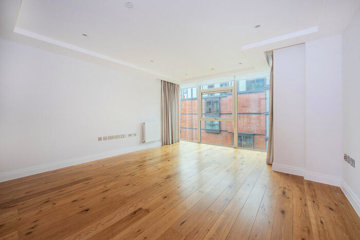2 Bedroom Flat For Sale In Albert Bridge Road, London, SW11