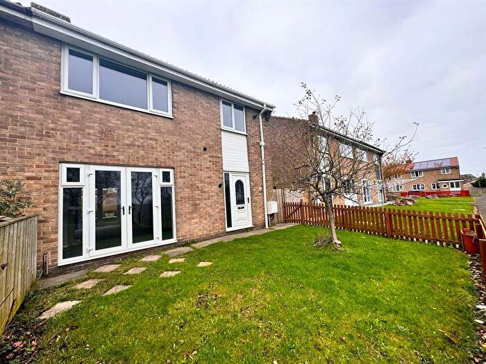 3 Bedroom Semi-Detached House For Sale In Hillcrest Place, Hesleden, Hartlepool, TS27