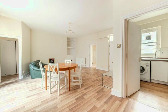 2 Bedroom Flat To Rent In Queen's Gate Gardens, South Kensington, London, SW7