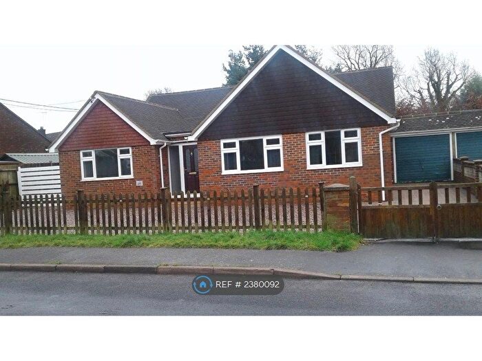 Studio To Rent In Park Road, Smallfield, Horley, RH6