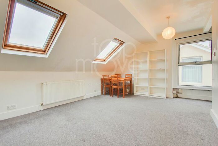 Terraced House To Rent In Birchanger Road, South Norwood, SE25