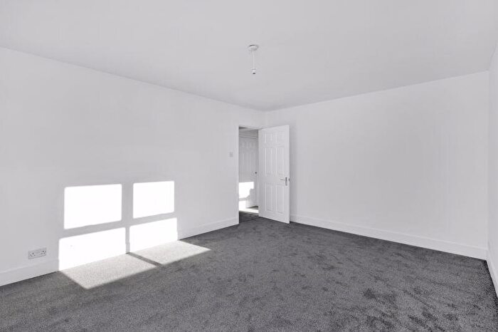 2 Bedroom Flat For Sale In High Street, Henfield, BN5