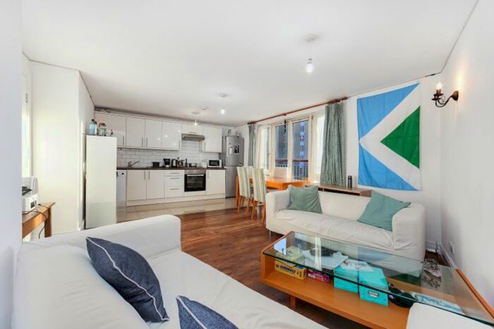 3 Bedroom Flat To Rent In Edison Building, Millennium Harbour, Canary Wharf, E14