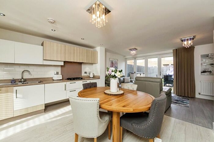 3 Bedroom Semi-Detached House For Sale In Green Shank Drive, Mexborough, S64