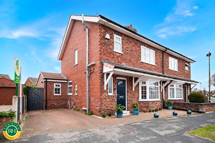3 Bedroom Semi Detached House For Sale In Clovelly Road, Edenthorpe, Doncaster, DN3