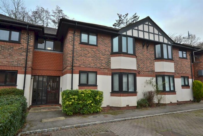 2 Bedroom Apartment To Rent In Waterside Court, Fleet, GU51