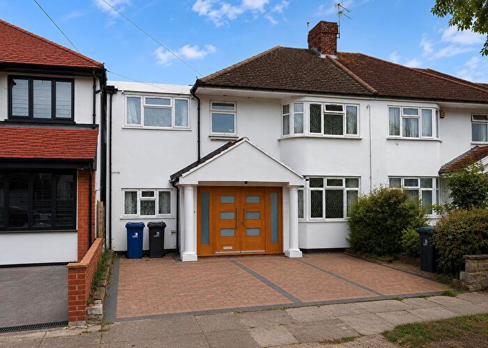 4 Bedroom Terraced House To Rent In Crosslands Avenue, Southall, UB2