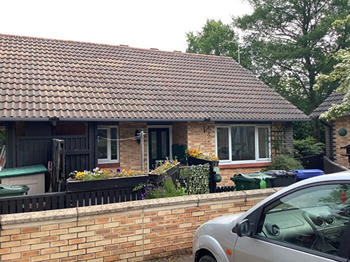 2 Bedroom Bungalow To Rent In Hilltop Gardens, Doncaster, South Yorkshire, DN12