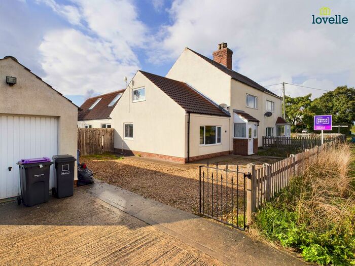 4 Bedroom Semi-Detached House For Sale In Broxholme Lane, Saxilby, LN1