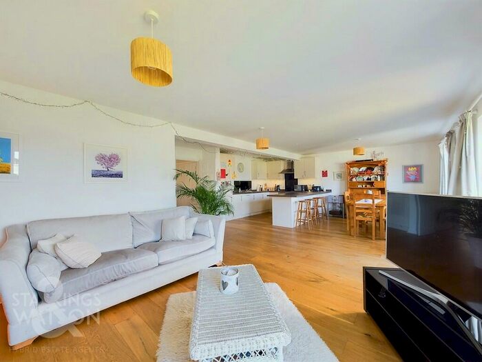 3 Bedroom Chalet For Sale In Church Road, Cantley, NR13