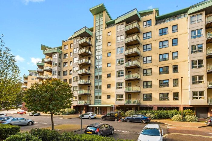 3 Bedroom Flat To Rent In Portland Gardens, The Shore, Edinburgh, EH6