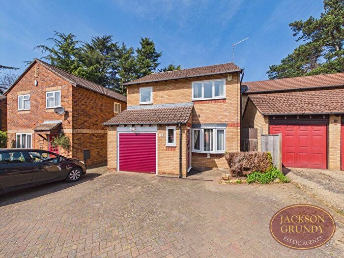 3 Bedroom Detached House For Sale In Ten Pines, Southfields, NN3