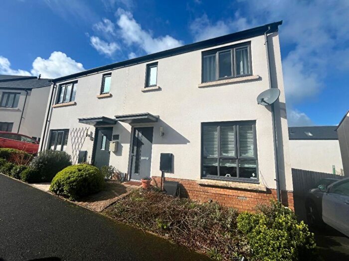 3 Bedroom Semi-Detached House To Rent In Broom Park, EX20