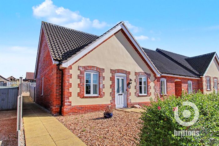 2 Bedroom Bungalow For Sale In Avocet Avenue, Hunstanton, PE36