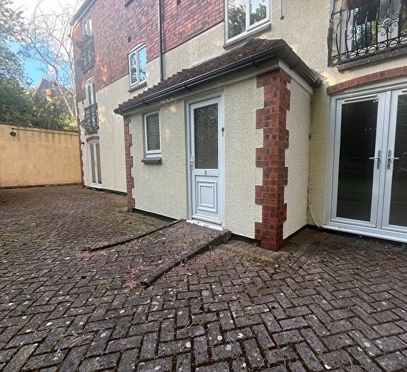 2 Bedroom Flat To Rent In Wake Green Road, Moseley, Birmingham, B13