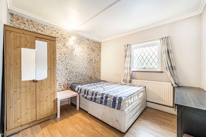 4 Bedroom Bungalow To Rent In Lowfield Road, Acton, W3