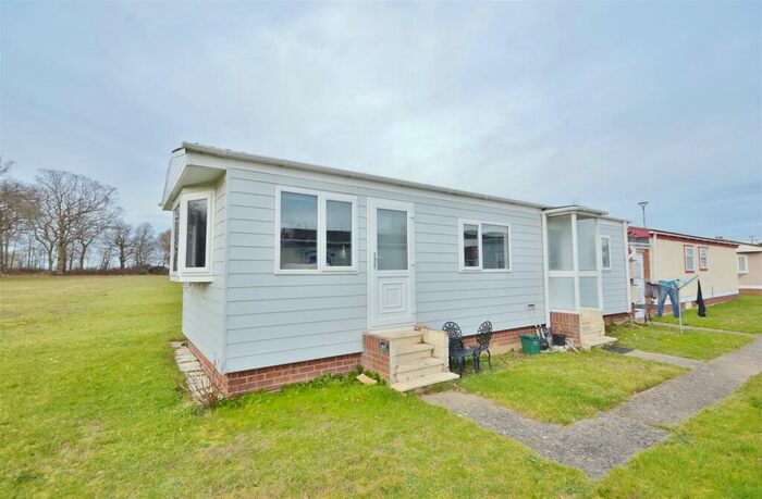 1 Bedroom Park Home For Sale In Meadowview Park, Little Clacton, CO16