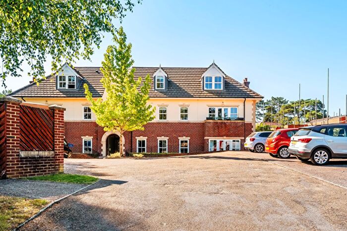 2 Bedroom Flat For Sale In The Brackens, A Mount Harry Road, Sevenoaks, Kent, TN13