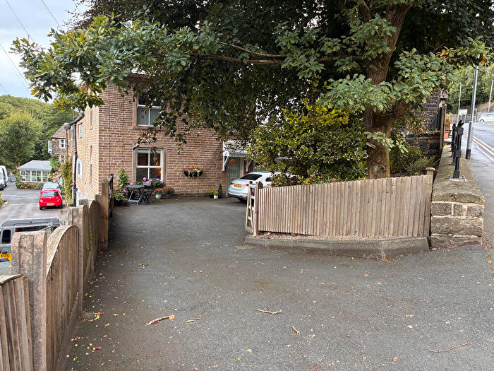 4 Bedroom Cottage For Sale In Chew Valley Road, Greenfield, OL3