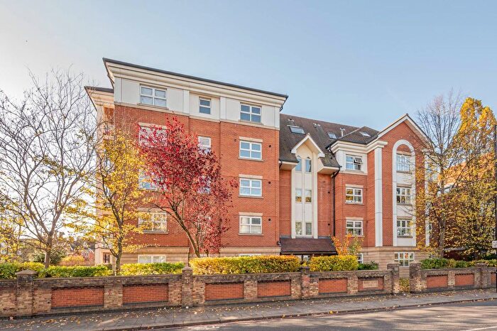 3 Bedroom Flat For Sale In Upper Richmond Road, Putney, London, SW15