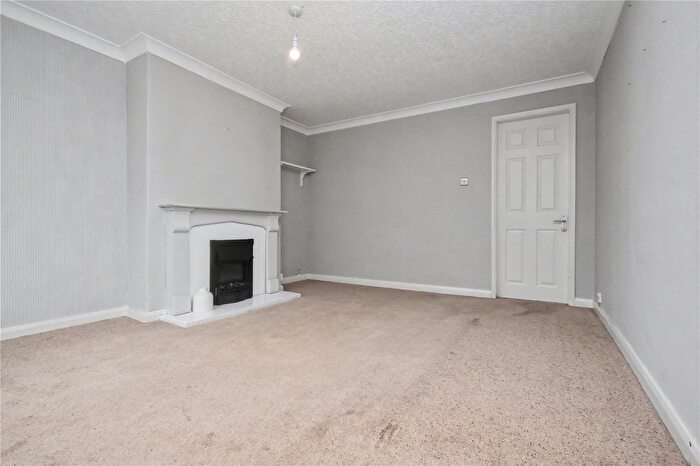 3 Bedroom Semi-Detached House For Sale In Oxford Drive, Kippax, Leeds, LS25