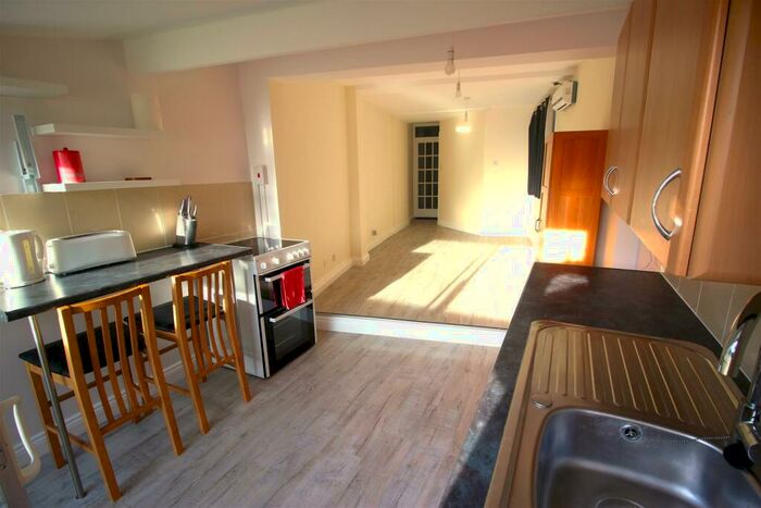 1 Bedroom Apartment To Rent In Waverley Road, Southsea, PO5