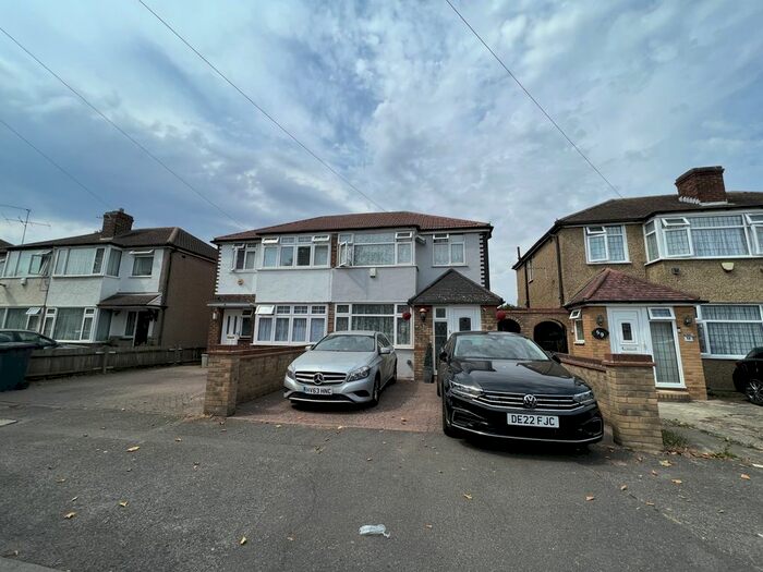 4 Bedroom Semi-Detached House To Rent In Fairholme Crescent, Hayes, UB4
