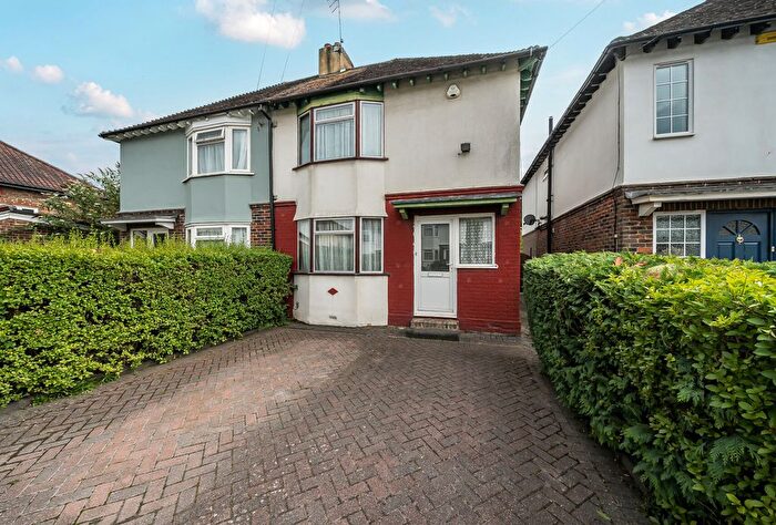 3 Bedroom Semi-Detached House For Sale In Wickenden Road, Sevenoaks, Kent, TN13