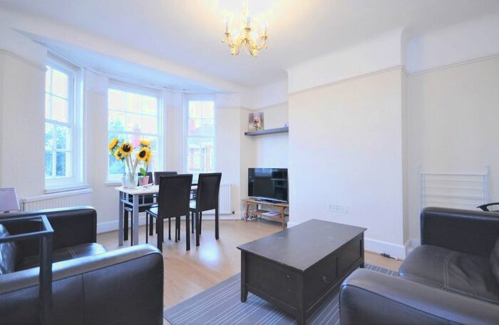 3 Bedroom Flat To Rent In Bromyard Avenue, London, W3