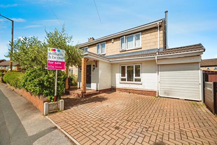 3 Bedroom Semi-Detached House For Sale In Kingsway, Mapplewell, Barnsley, S75