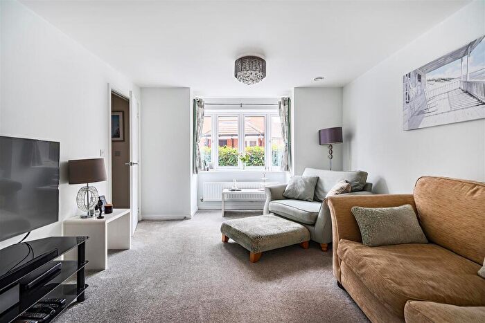 4 Bedroom Detached House For Sale In Cleverley Rise, Southampton, SO31
